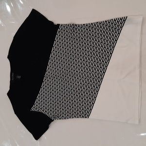 EUC White House Black Market Black and White Knit Top Sz XS